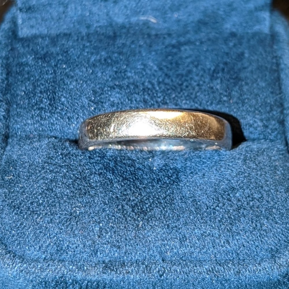 Men's 14 karat white gold wedding band